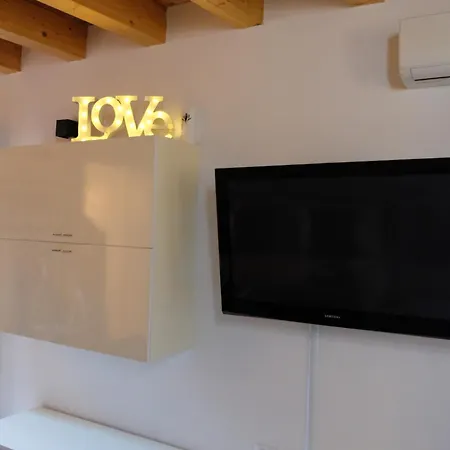 Art 2 Apartment