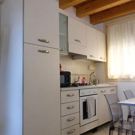Art 2 Apartment *